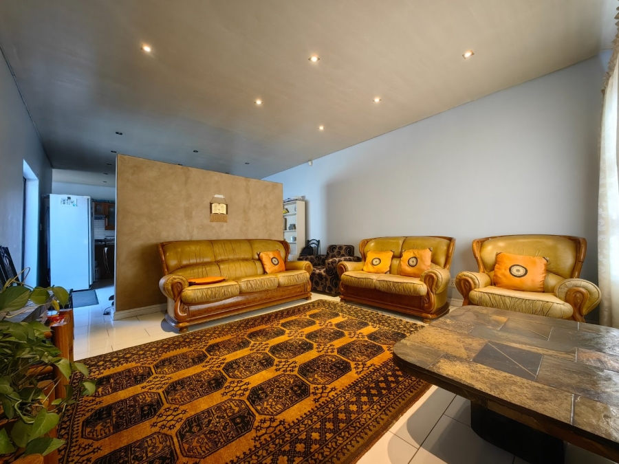 8 Bedroom Property for Sale in Belgravia Western Cape